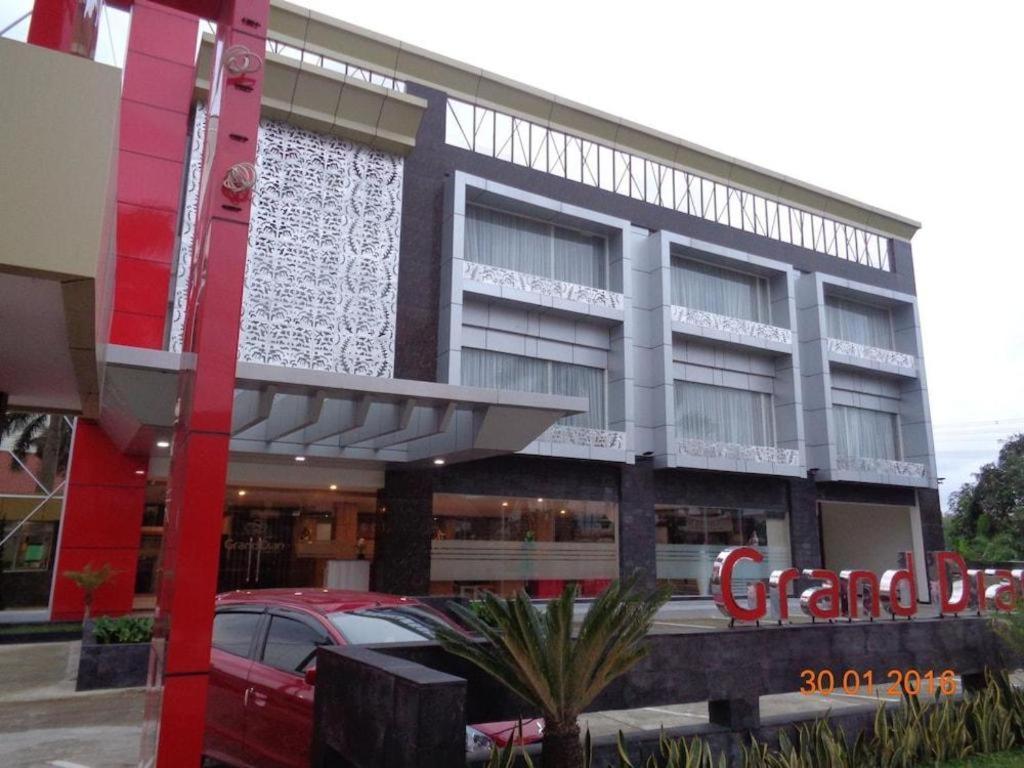 Grand Dian Hotel Slawi Тегал Екстериор снимка